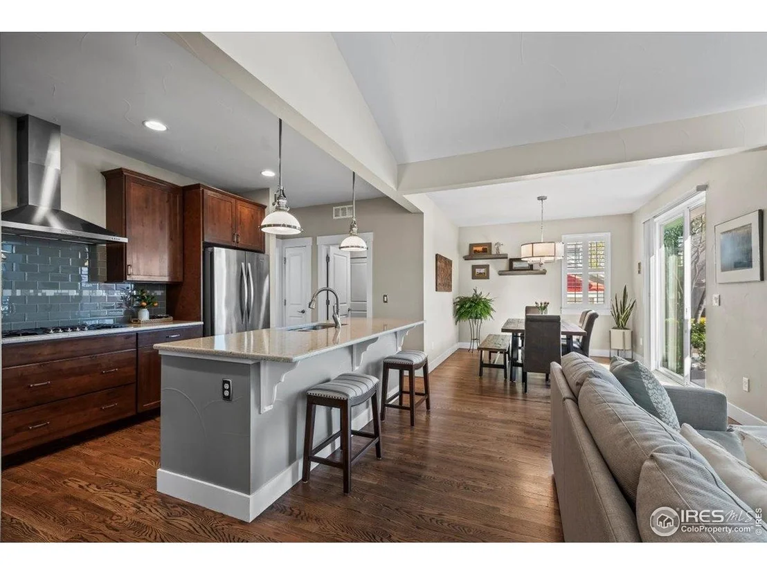 Photo of 2827 Twin Lakes Cir