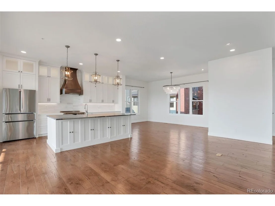 Photo of 410 Superior Dr