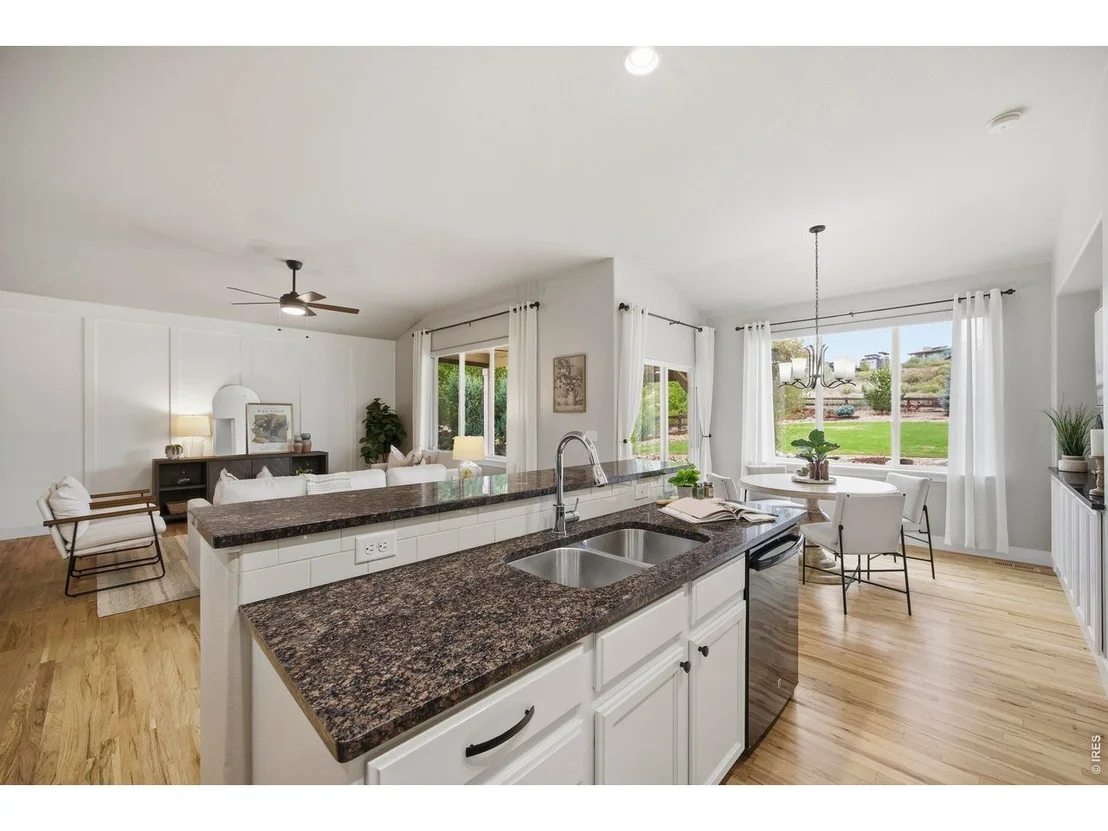 Photo of 2047 Bayfront Dr