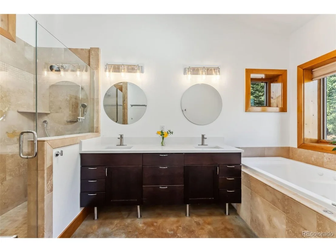 Photo of 475 Vail Cir