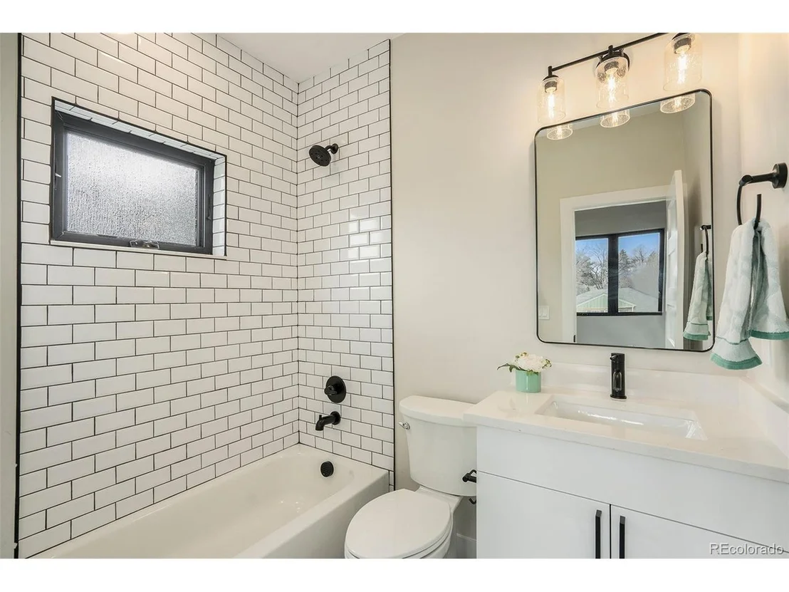 Photo of 1165 Locust St