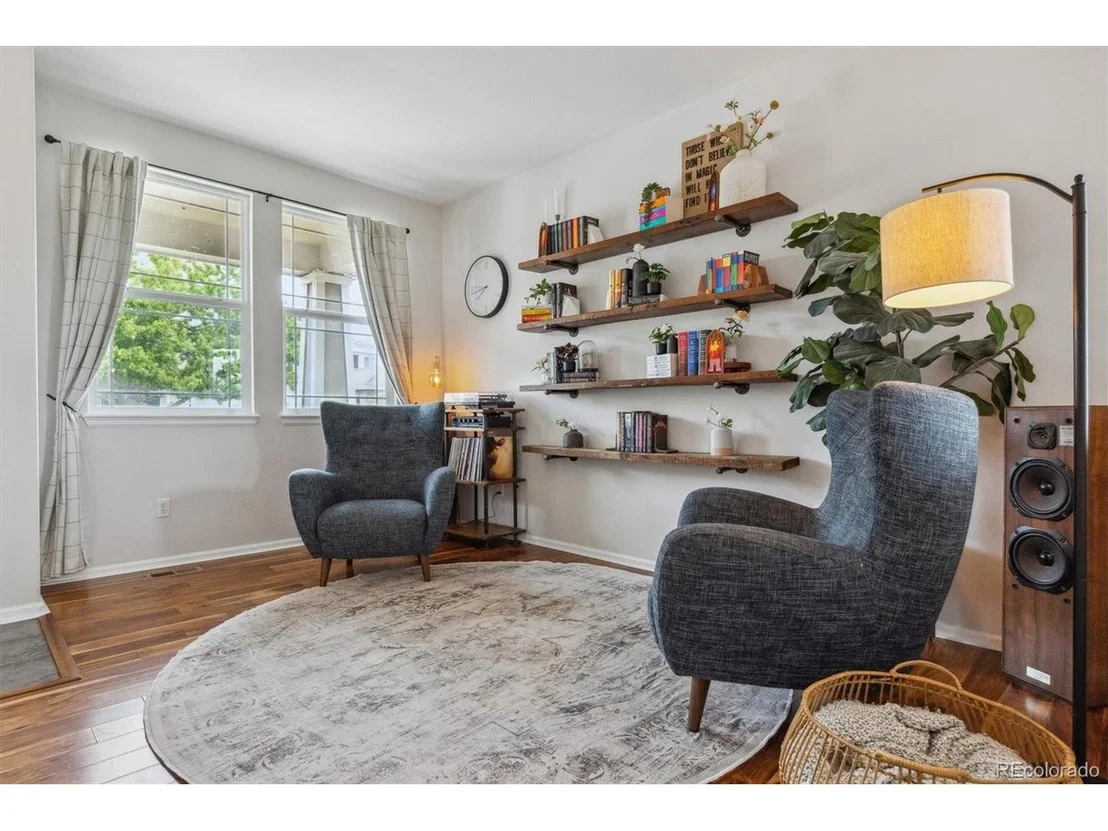 Photo of 10535 Laurelglen Cir