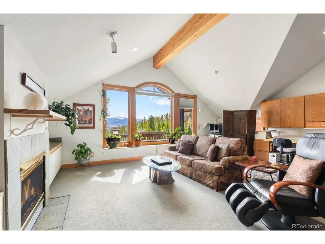 Photo of 348 Jade Rd