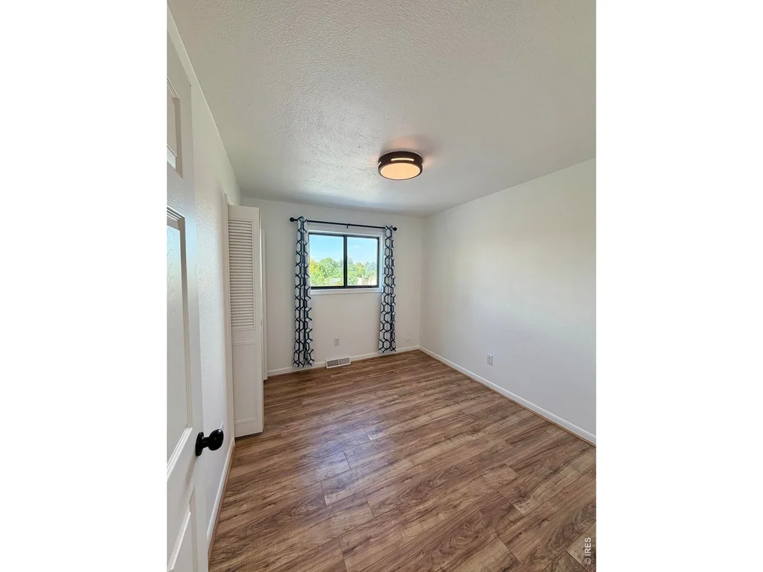 Photo of 4422 W 9th St