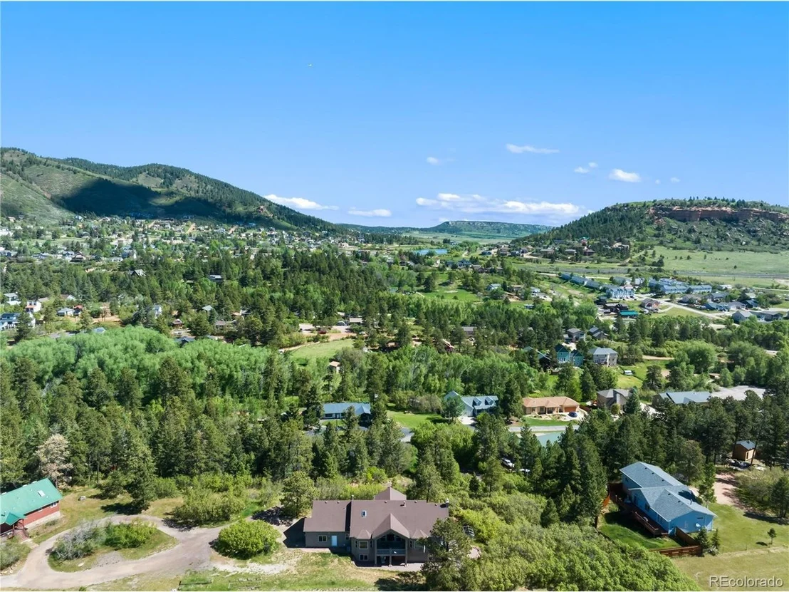 Photo of 261 Pinecrest Way