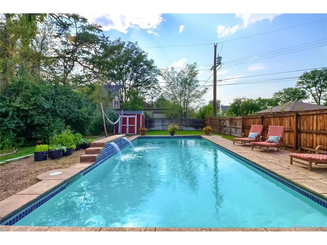 Photo of 995 Elm St