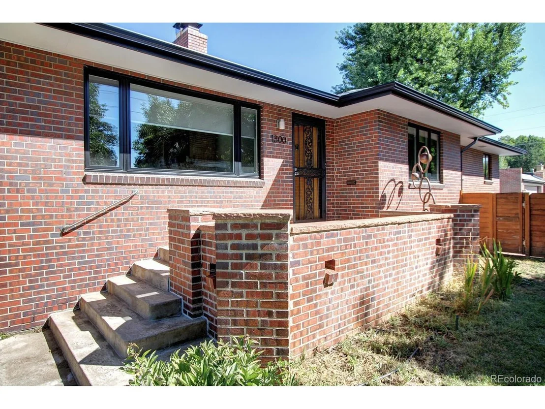 Photo of 1300 Elm St