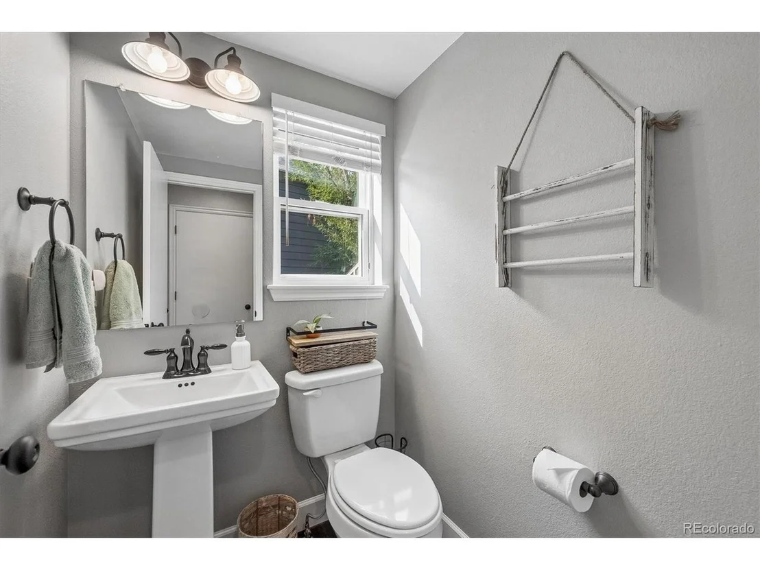 Photo of 16287 Blueleaf Pl