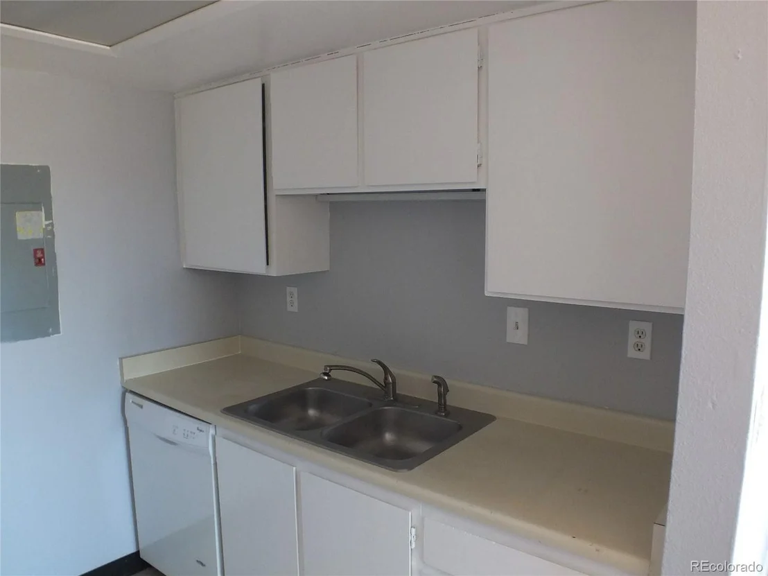 Photo of Unit 1008 at 2201 Sable Blvd