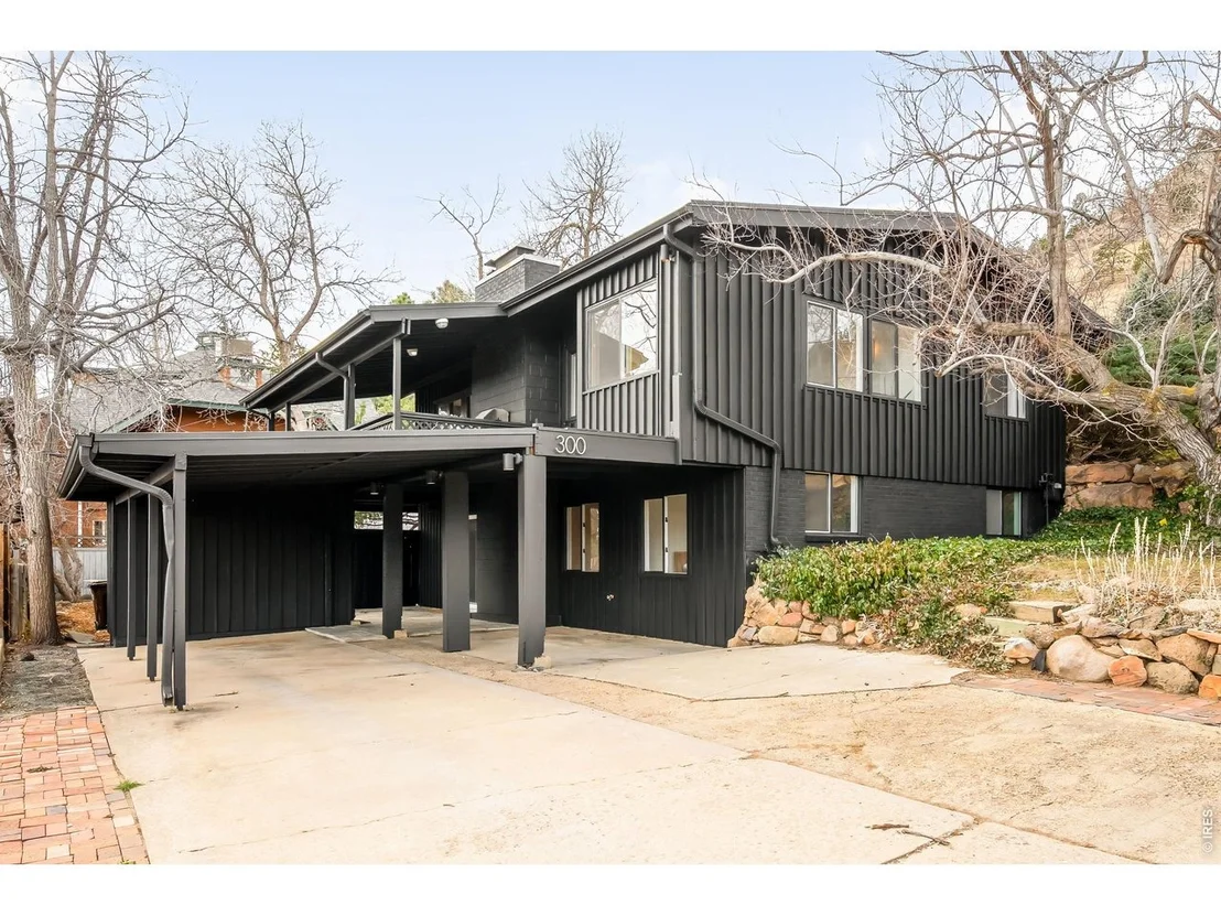 Photo of 300 Forest Ave