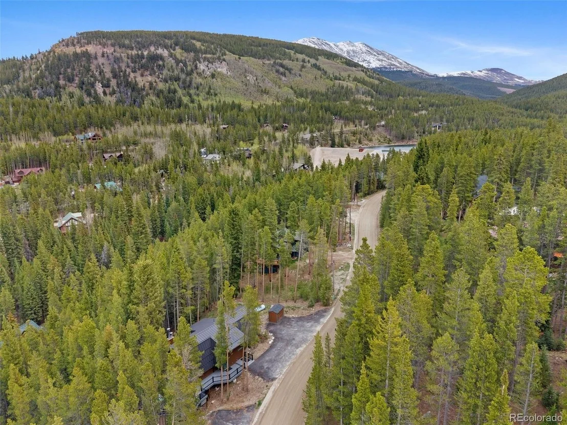 Photo of 127 Lakeshore Loop