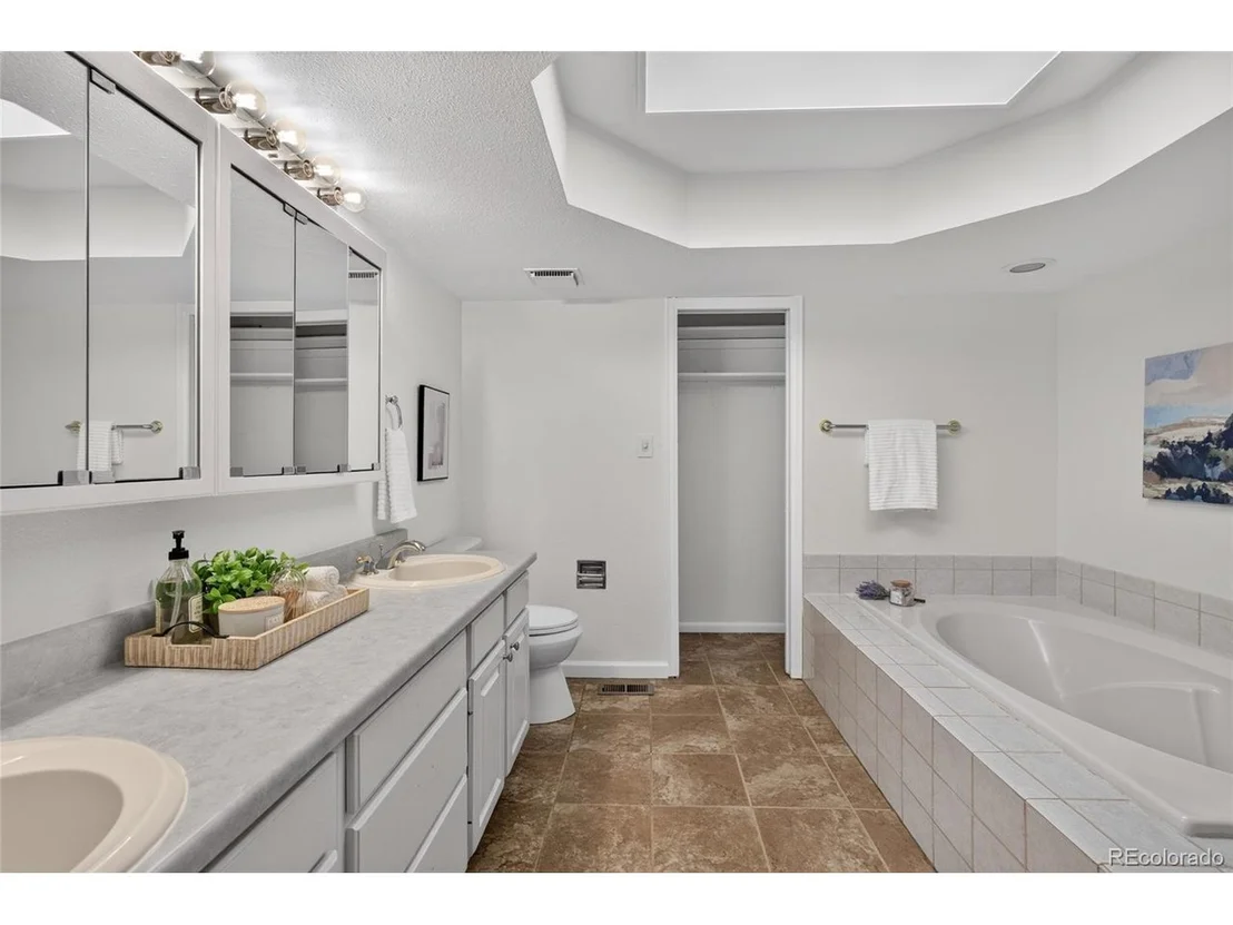 Photo of 7981 Robin Ln