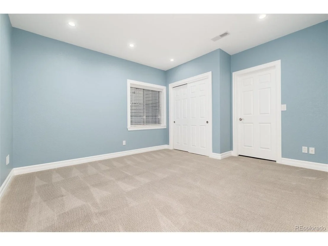 Photo of 10881 Glengate Cir