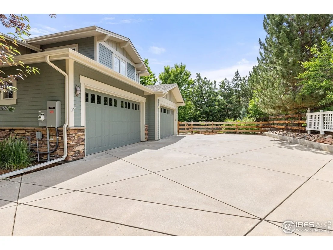 Photo of 1231 Hawk Ridge Rd