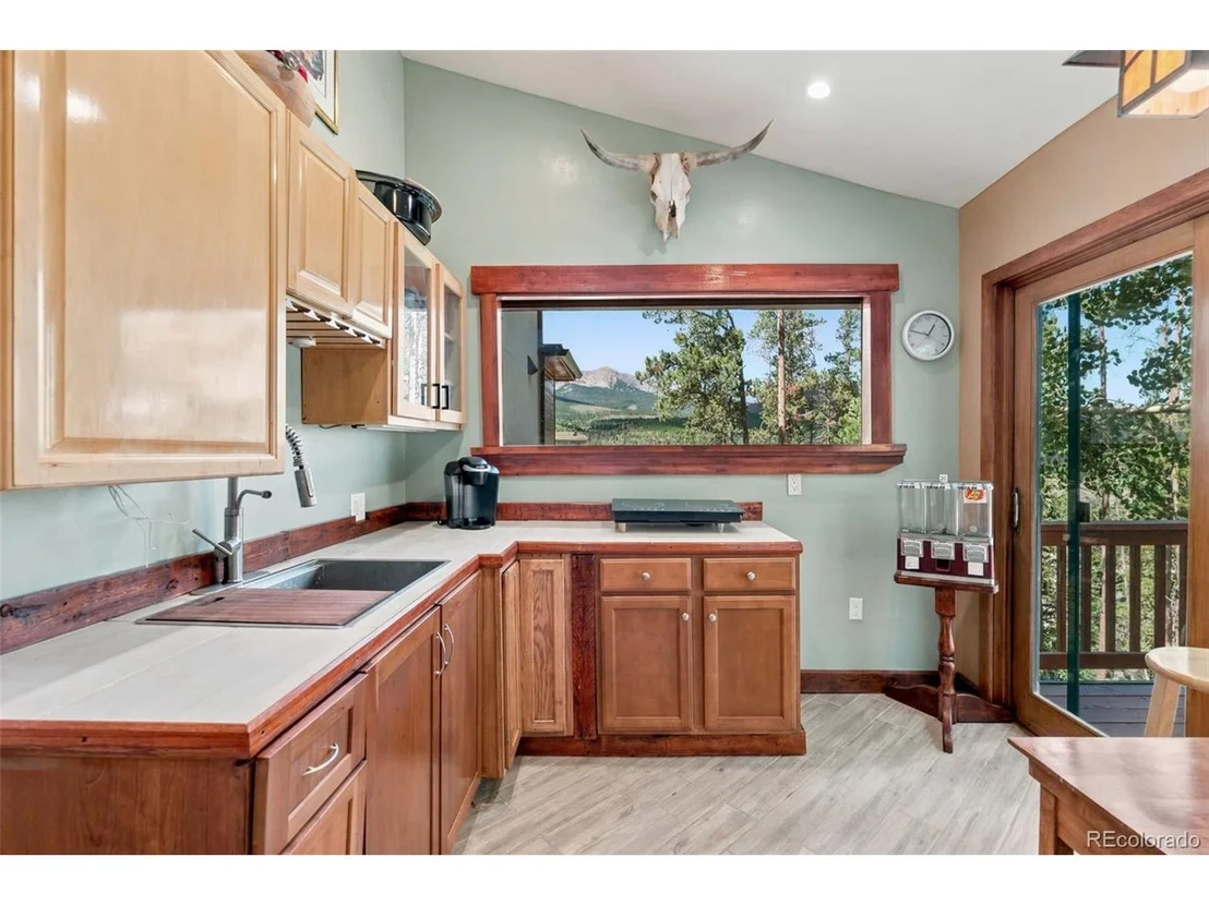 Photo of 231 Fairview Blvd