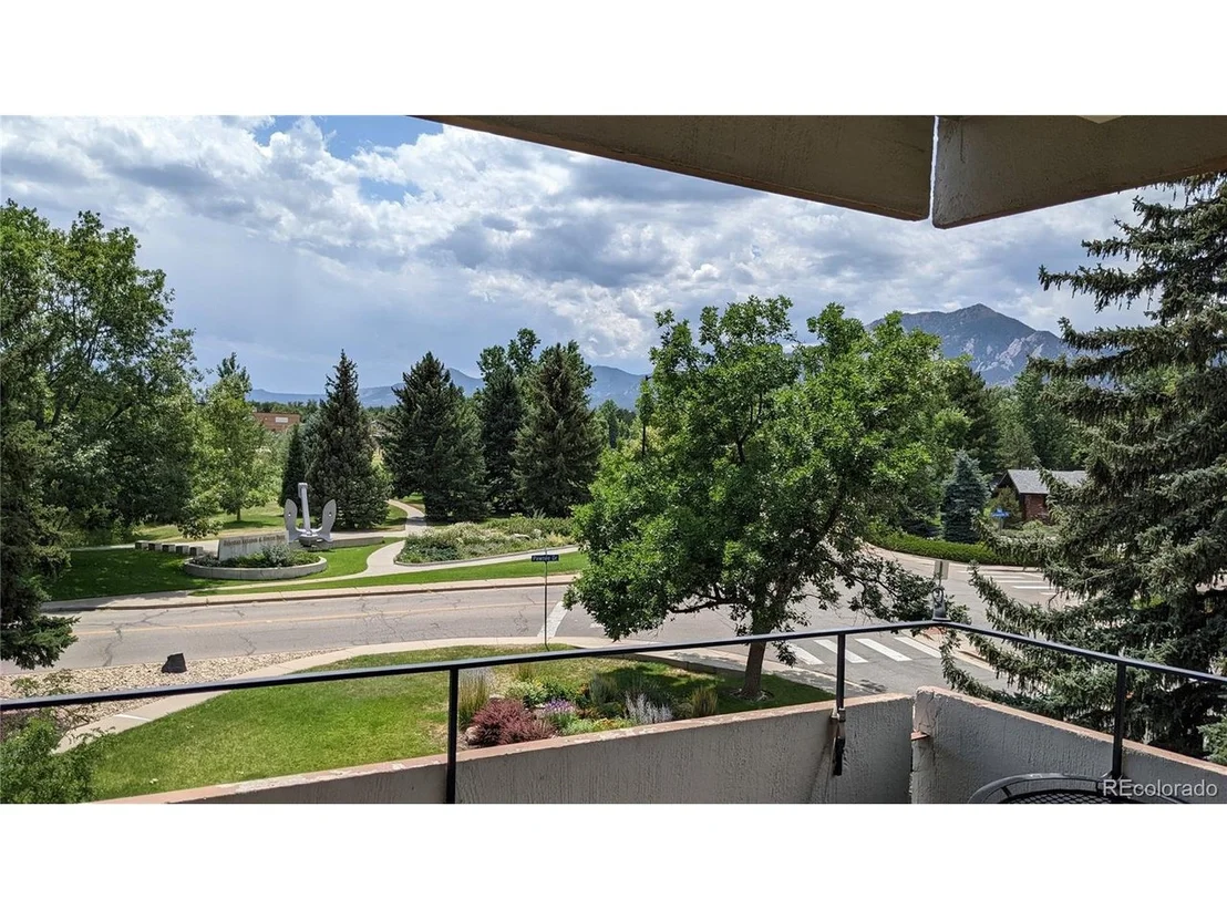 Photo of Unit 308 at 500 Mohawk Dr