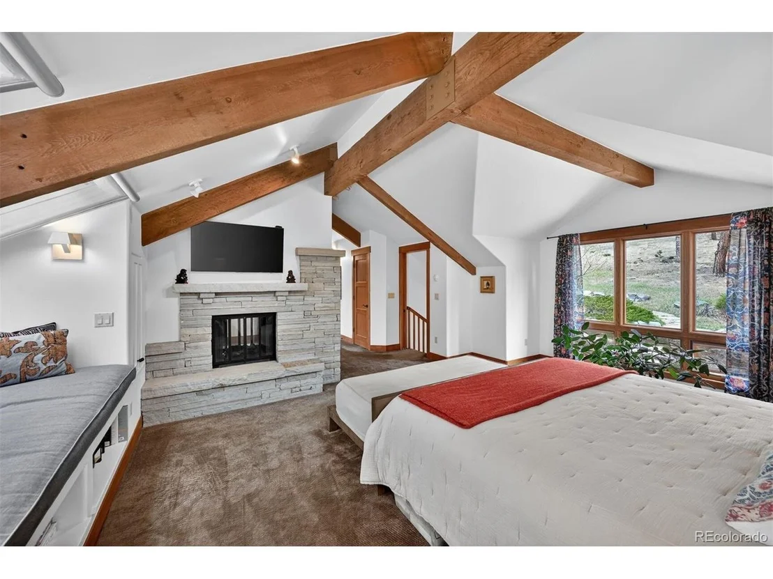 Photo of 528 W Meadow Rd