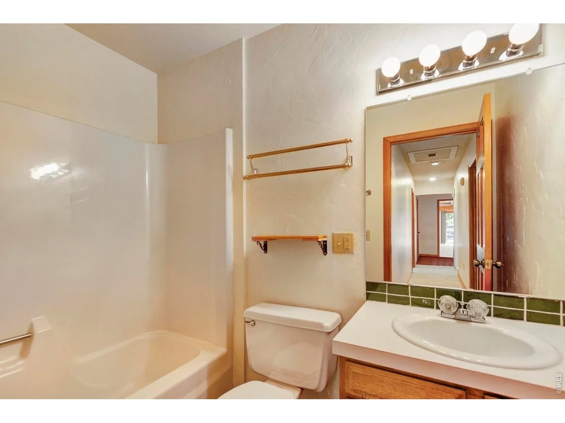 Photo of 1996 Uplands Cir