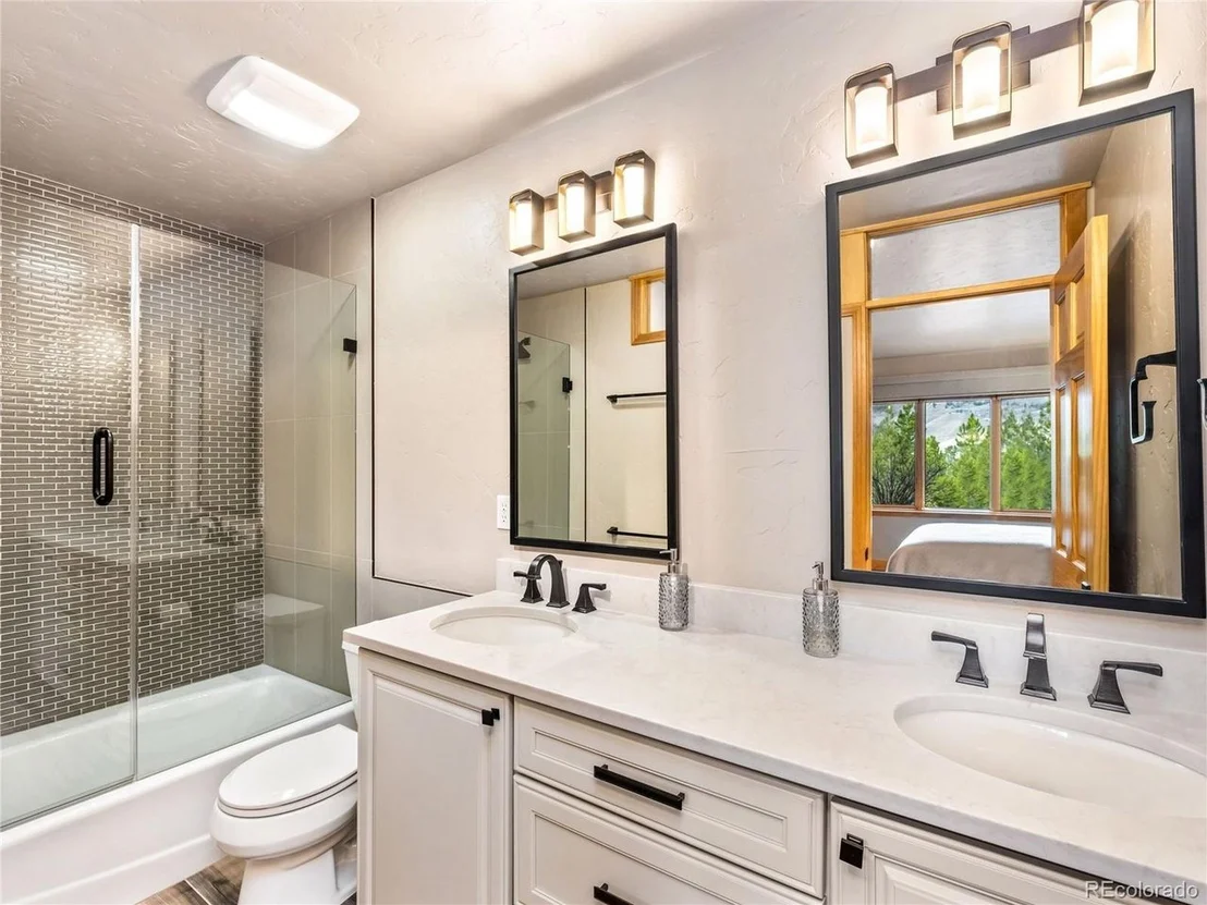 Photo of 1793 Falcon Dr