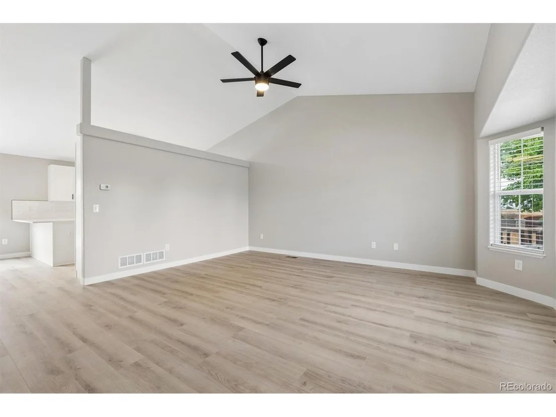 Photo of 422 Boulder Ln