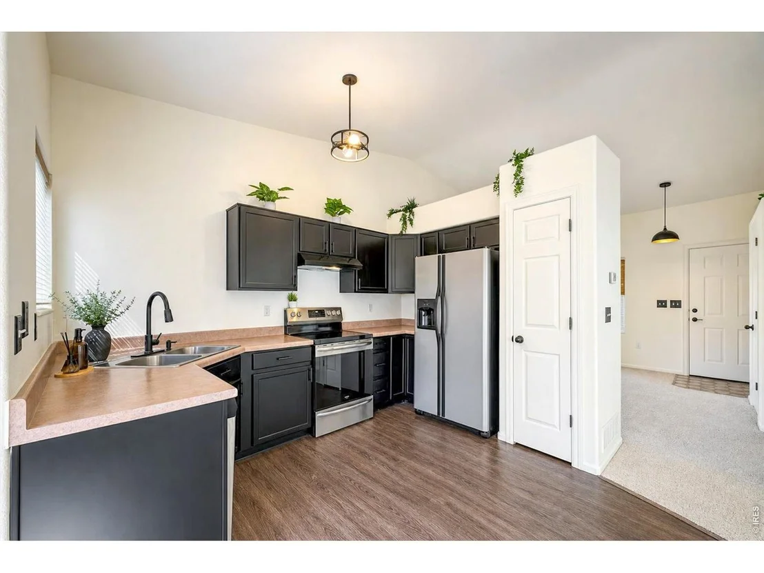 Photo of 1104 Fall River Cir