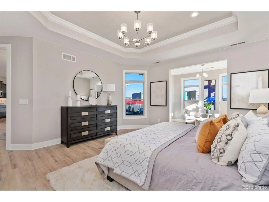 Photo of 335 Josef Cir