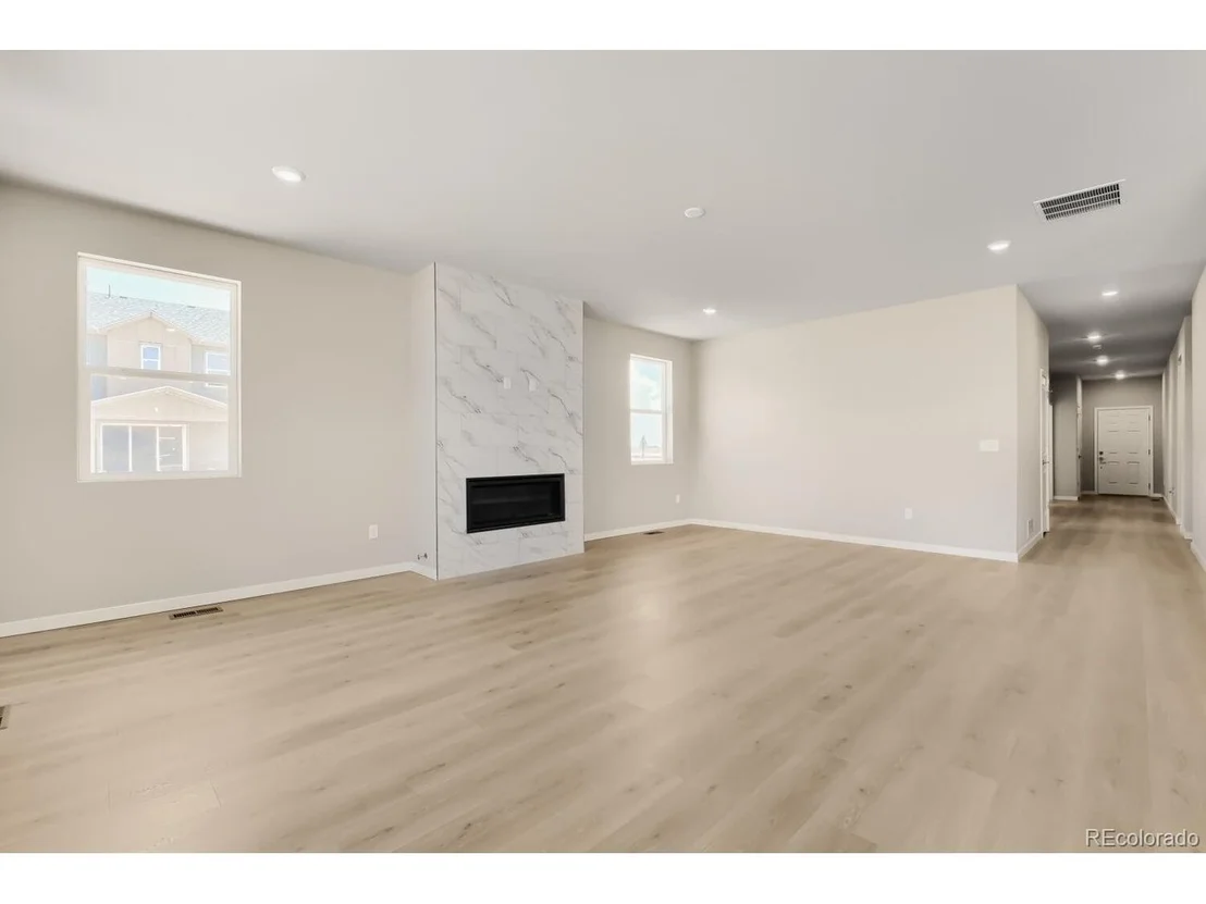 Photo of 46435 Heritage Ave