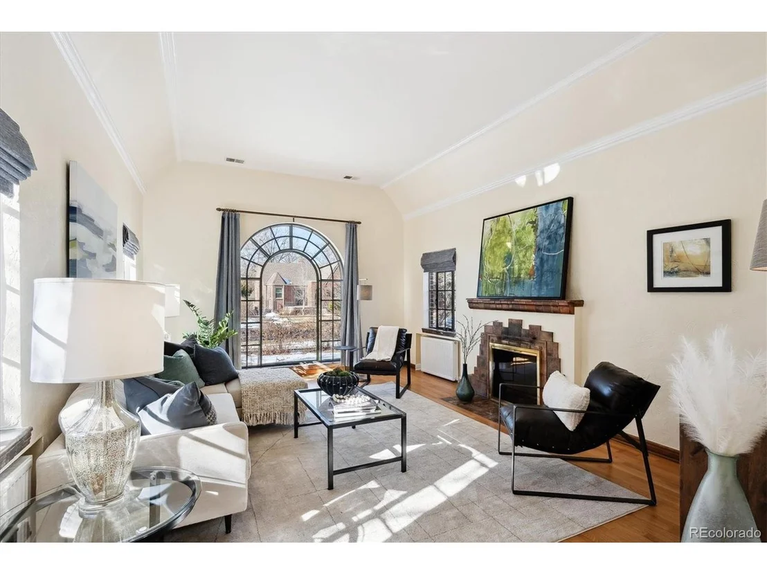 Photo of 2222 Locust St