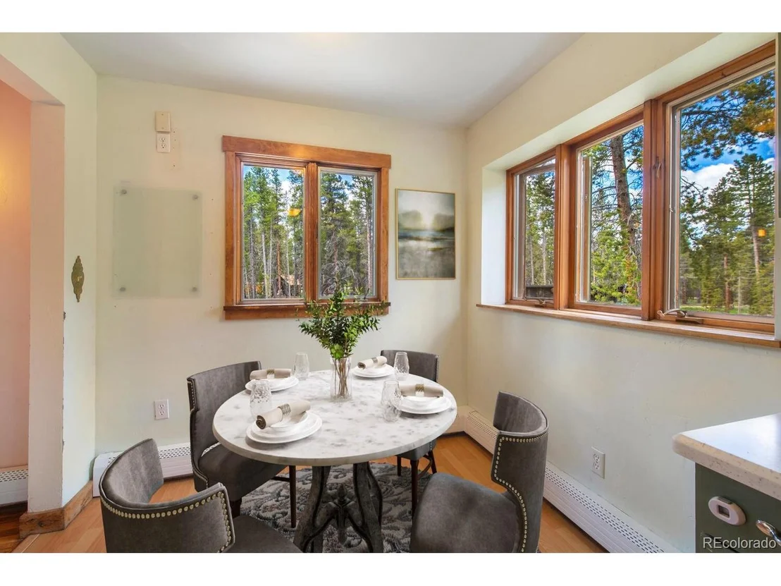 Photo of 920 Mountain View Dr