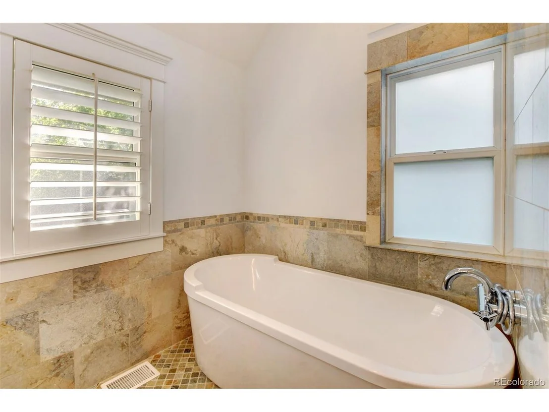 Photo of 1719 Mapleton Ave