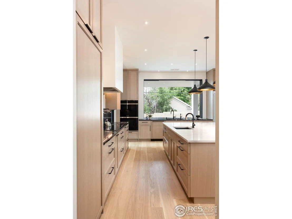 Photo of 640 Iris Ave
