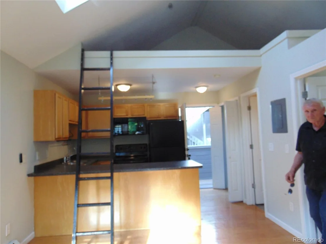 Photo of Unit 302 at 1405 Broadway St