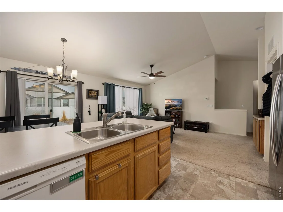Photo of 970 Greenbrook Dr