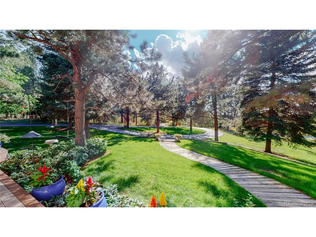 Photo of 424 Red Deer Rd