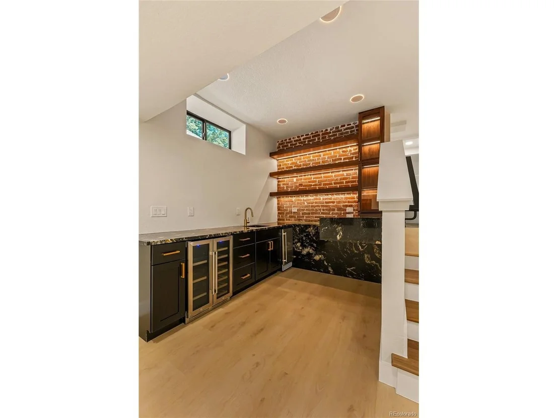Photo of 4169 N Hooker St