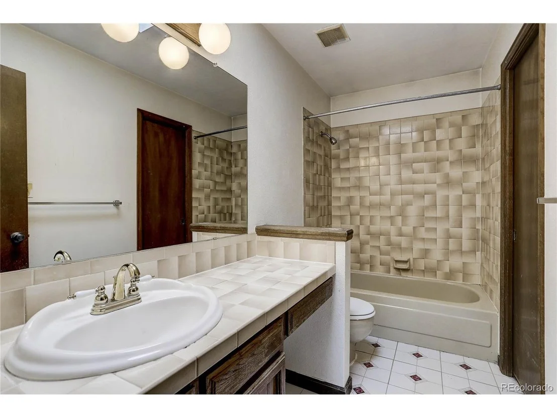Photo of 26892 Main St