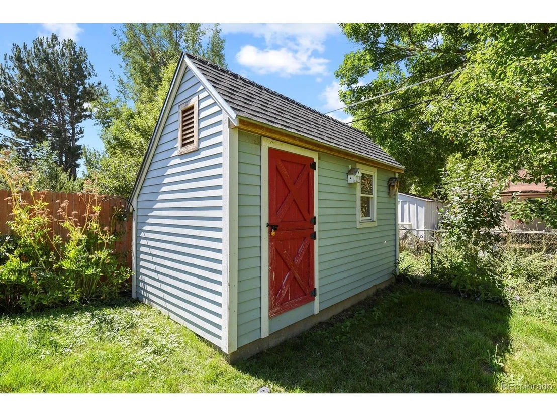 Photo of 831 Troy St