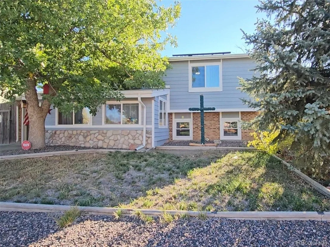 Photo of 232 Harrison Dr