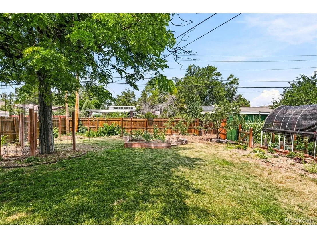 Photo of 3233 Troy St