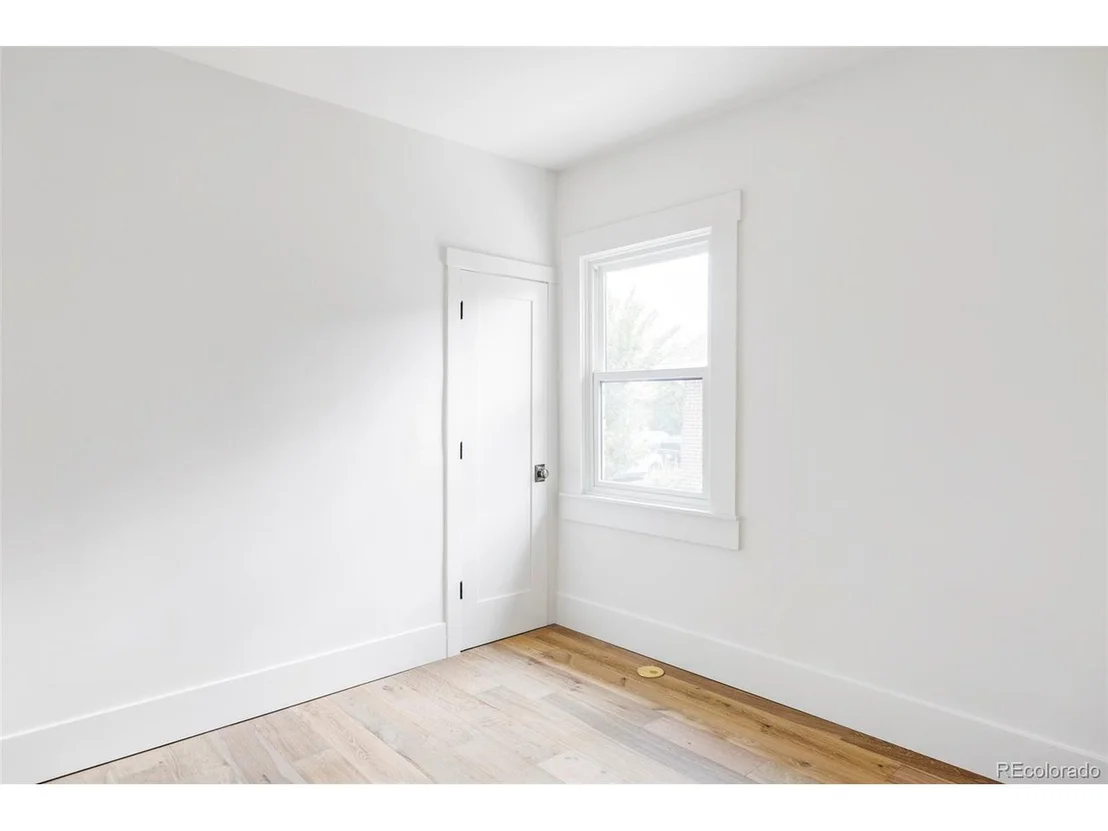 Photo of 3335 W Clyde Pl