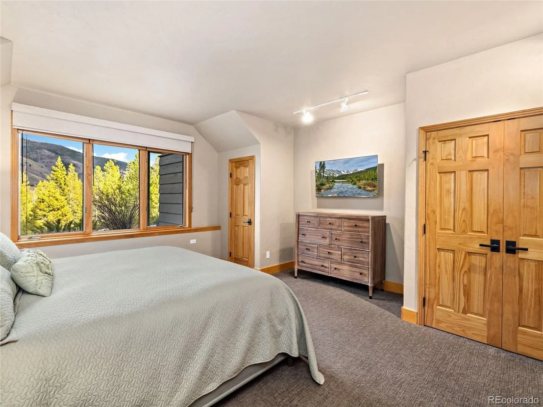 Photo of 1793 Falcon Dr