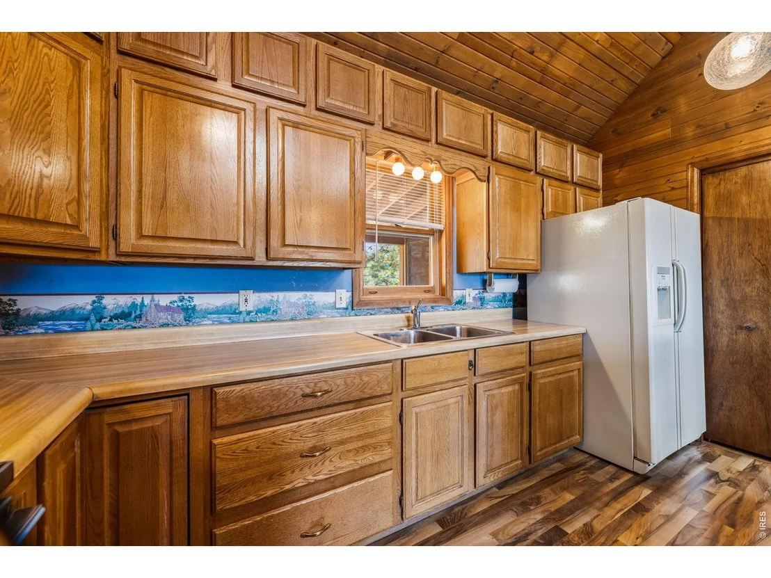 Photo of 619 Alpine Dr