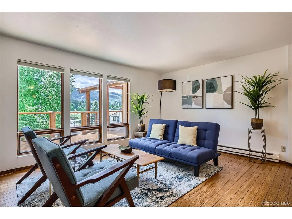 Photo of 674 Summit Dr