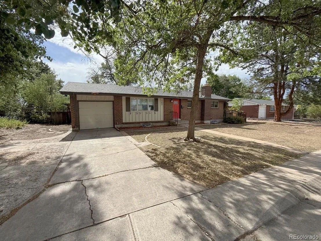 Photo of 562 W Easter Ave