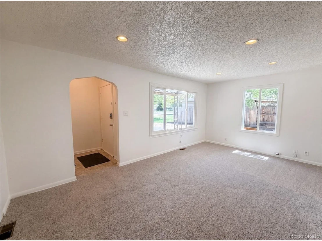 Photo of 4365 Iris St