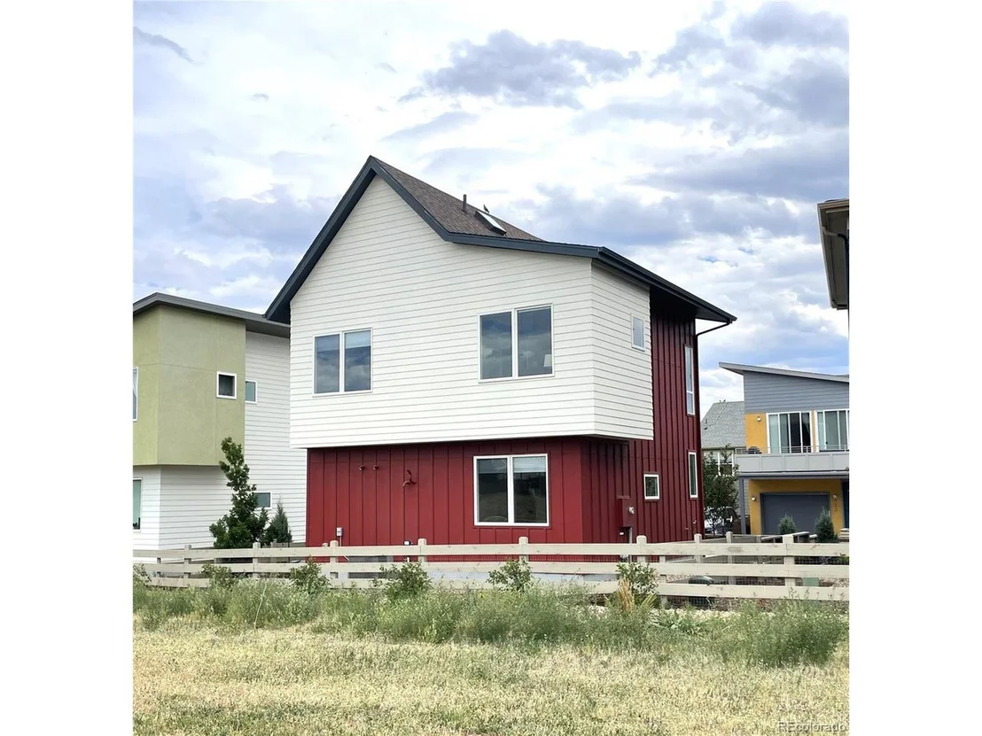 Photo of 741 Amelia Ln