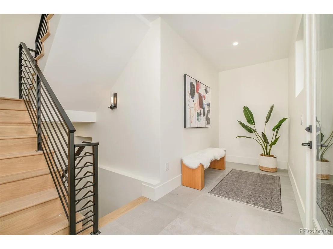 Photo of 568 Cook St