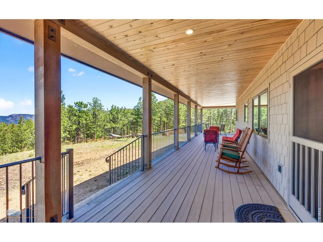Photo of 942 Spruce Dr