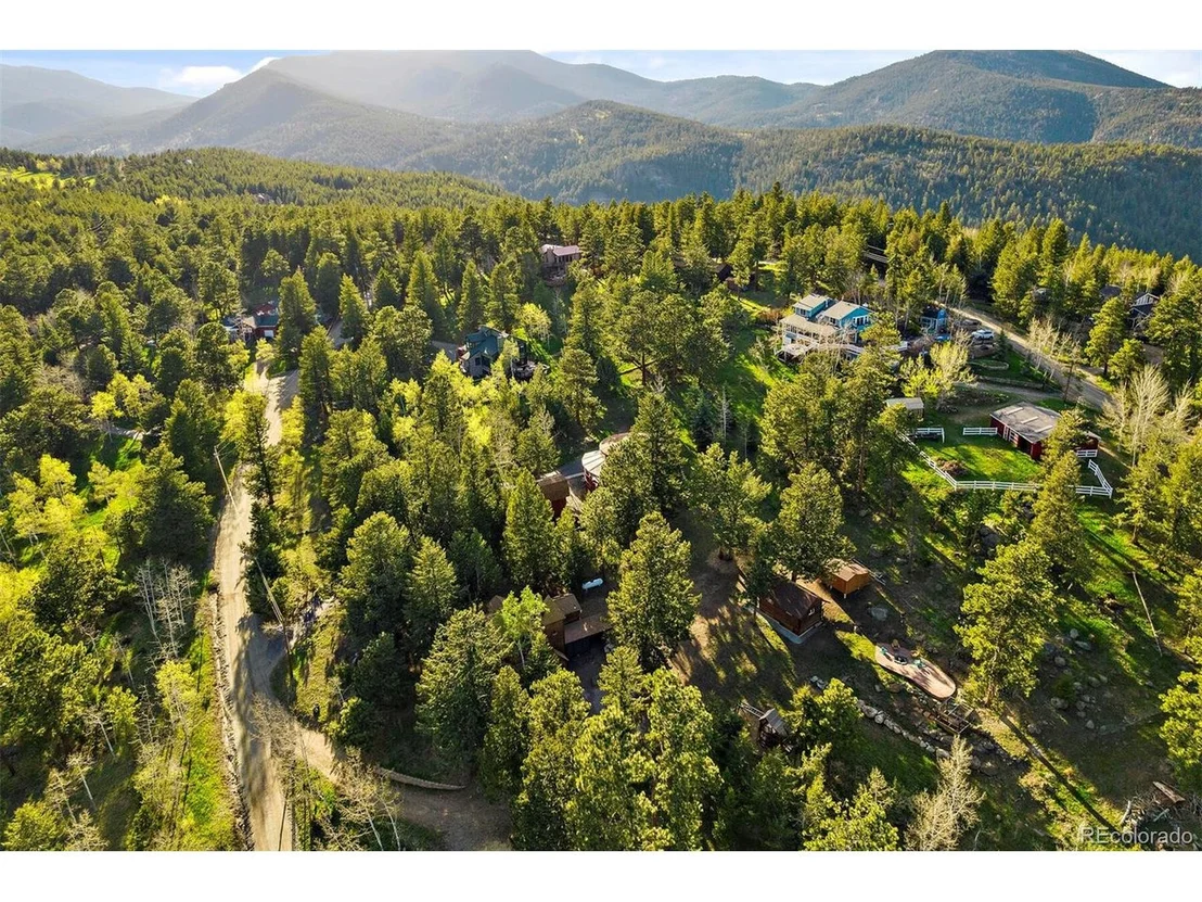 Photo of 489 Circle Dr