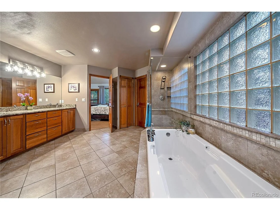 Photo of 28384 Kinnikinnick Rd